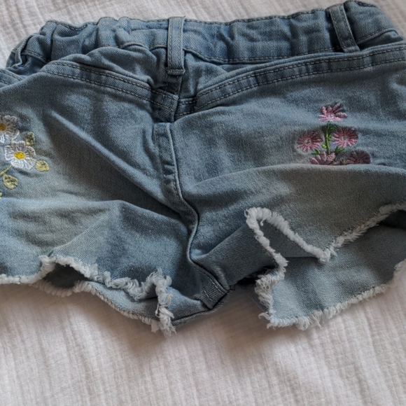 Betsy Johnson Distressed Flower Denim Shorts - Picture 11 of 11
